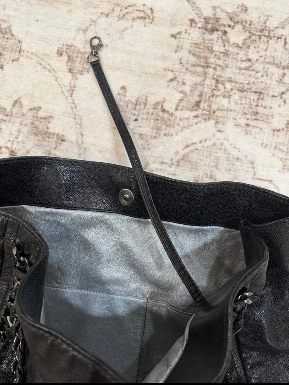 CHANEL Glazed Caviar Modern Chain Tote